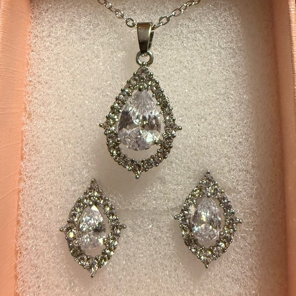 Silver Jewelry Set with Crystal Accents - Picture 3 of 3